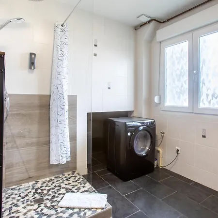 Esplanade Private Jacuzzi Sauna Parking, Colmar Appartement Muntzenheim