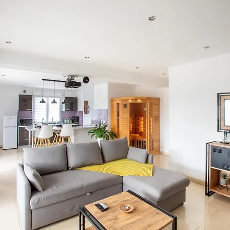 Esplanade Private Jacuzzi Sauna Parking, Colmar Apartment *