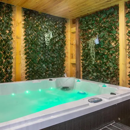 Esplanade Private Jacuzzi Sauna Parking, Colmar Apartment *